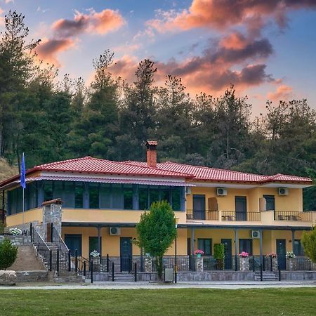 River Side Rooms Elassona Bagian luar foto