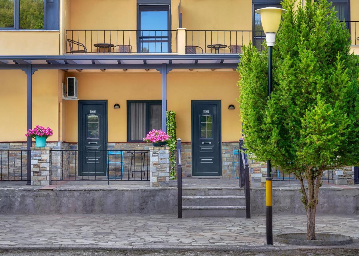 River Side Rooms Elassona Bagian luar foto