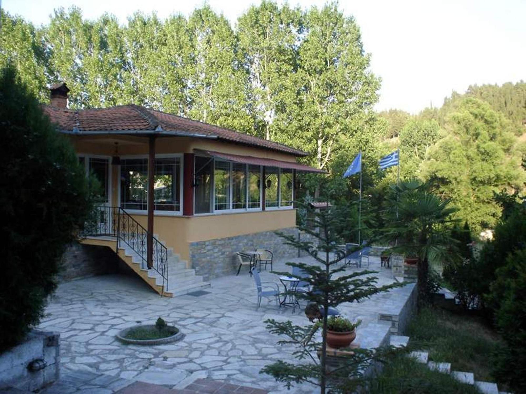 River Side Rooms Elassona Bagian luar foto