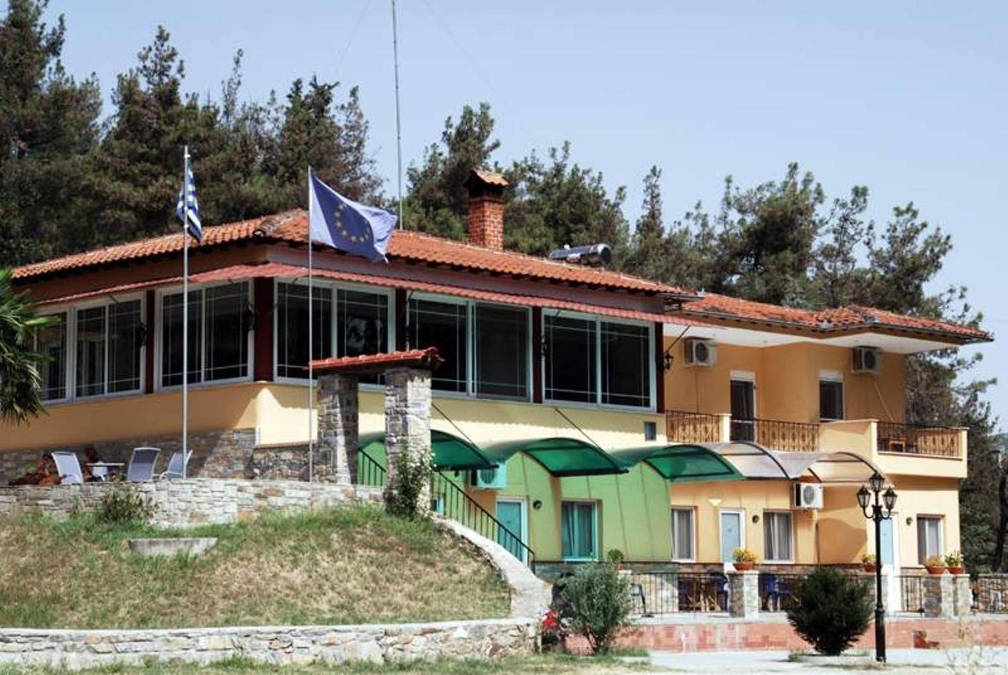 River Side Rooms Elassona Bagian luar foto