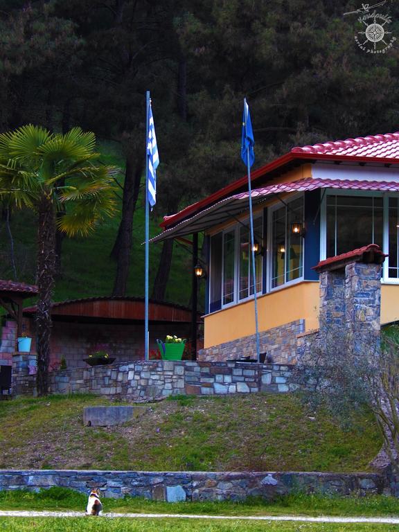River Side Rooms Elassona Bagian luar foto