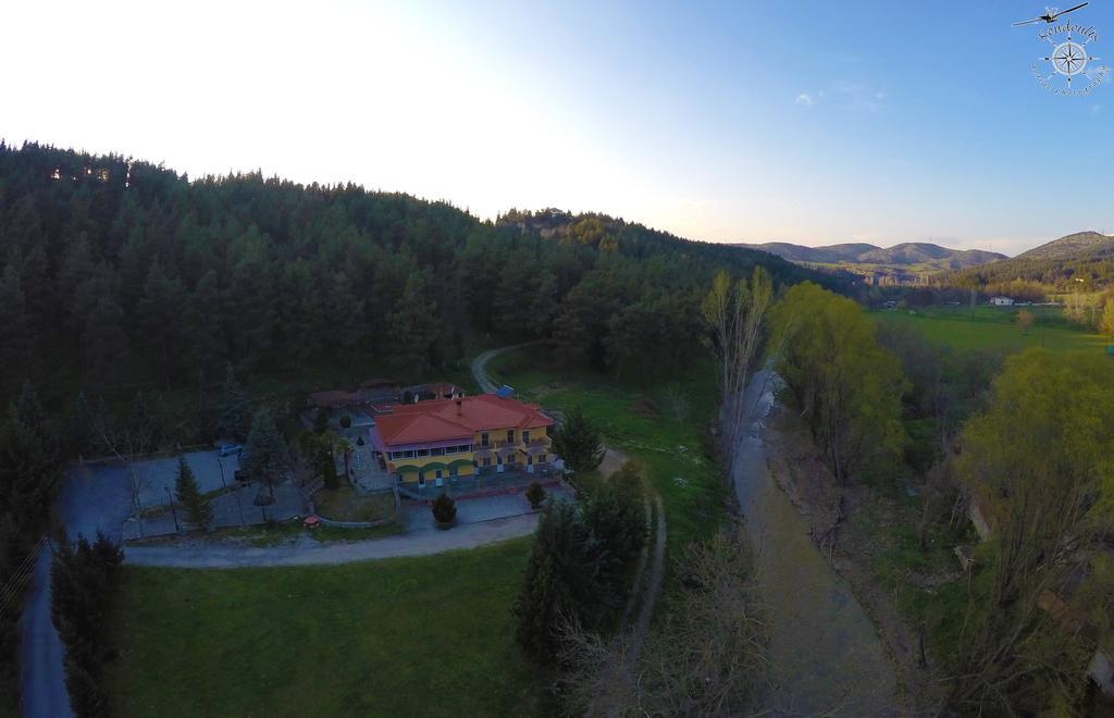 River Side Rooms Elassona Bagian luar foto
