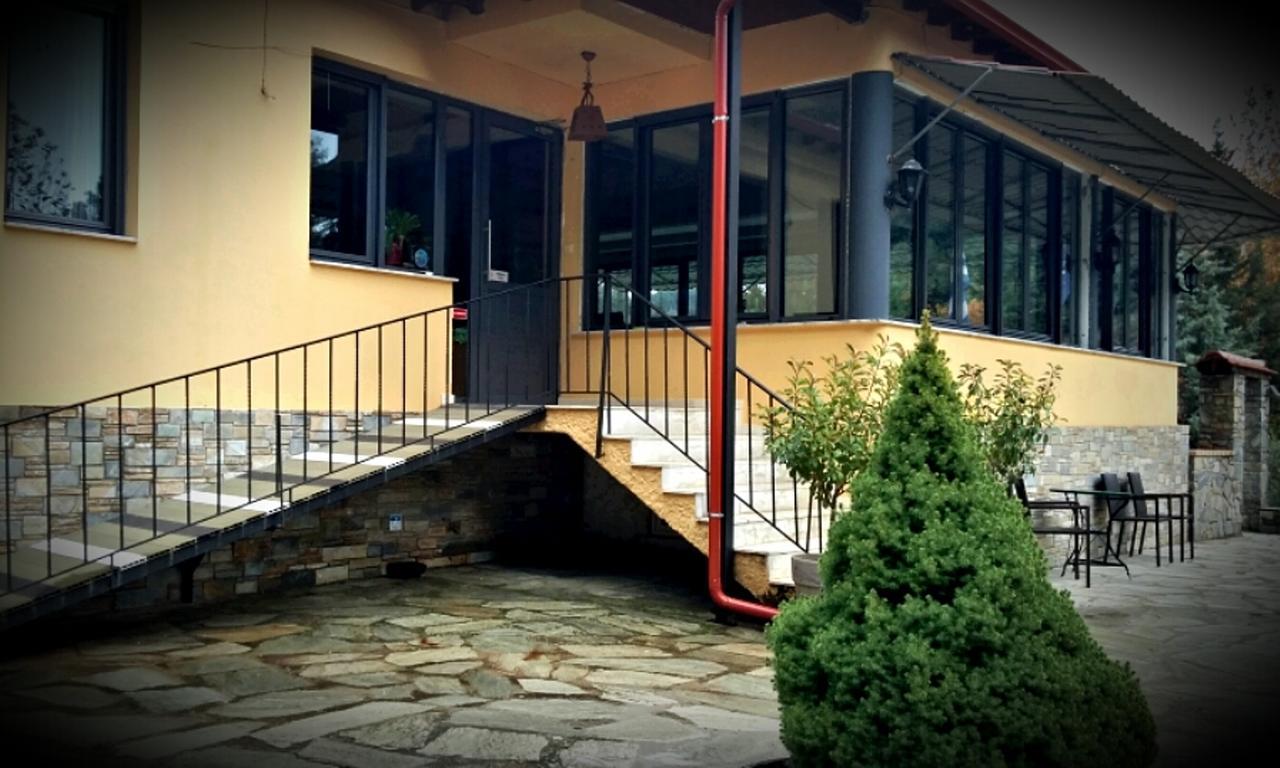 River Side Rooms Elassona Bagian luar foto