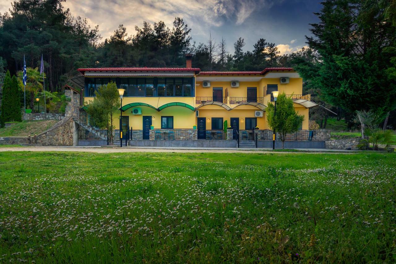 River Side Rooms Elassona Bagian luar foto